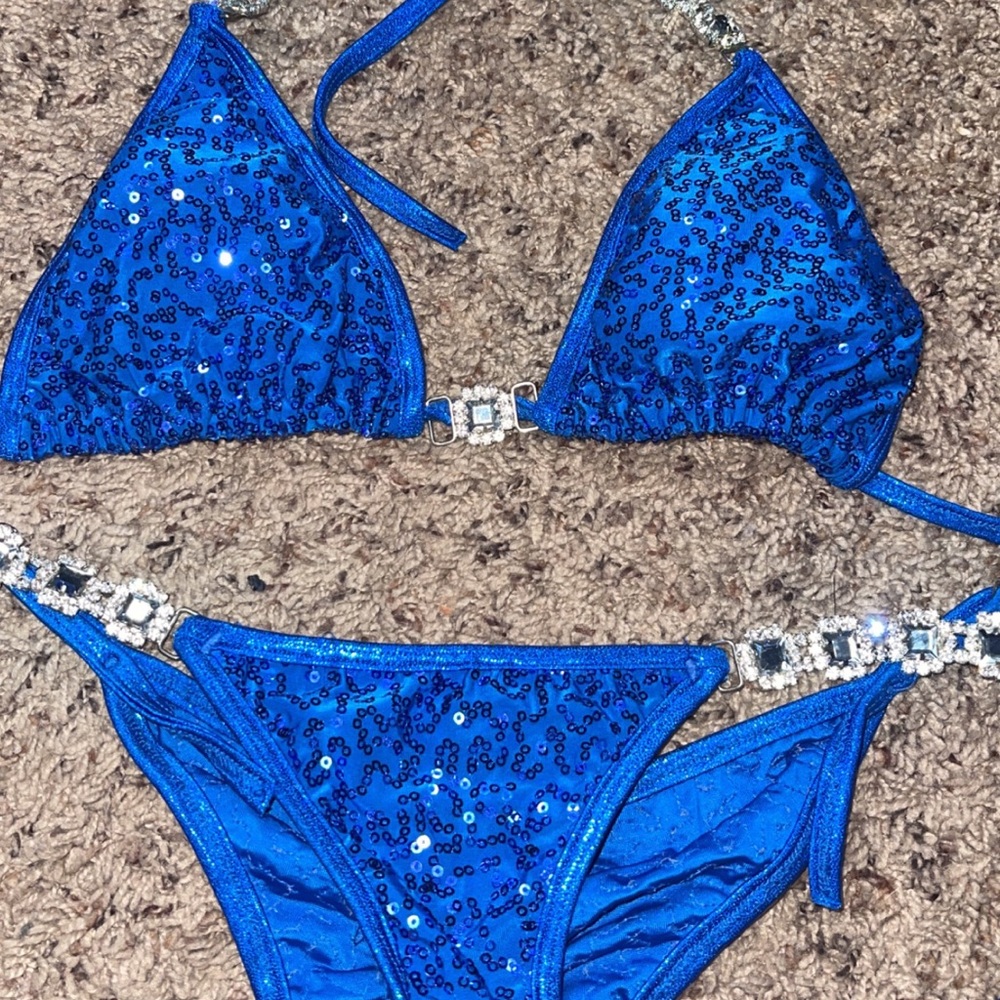 ACB posing suit